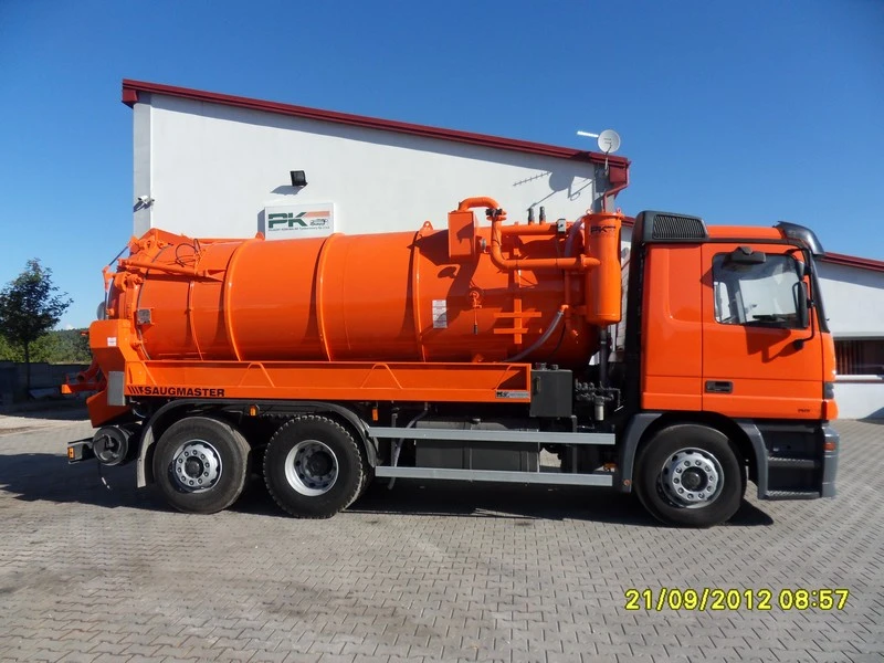Koziegłowy — Pojazd asenizacyjny z małą pompą wodną 
Typ: Mercedes-Benz 2531  
Rok produkcji: 1999 
Zabudowa: Kroll