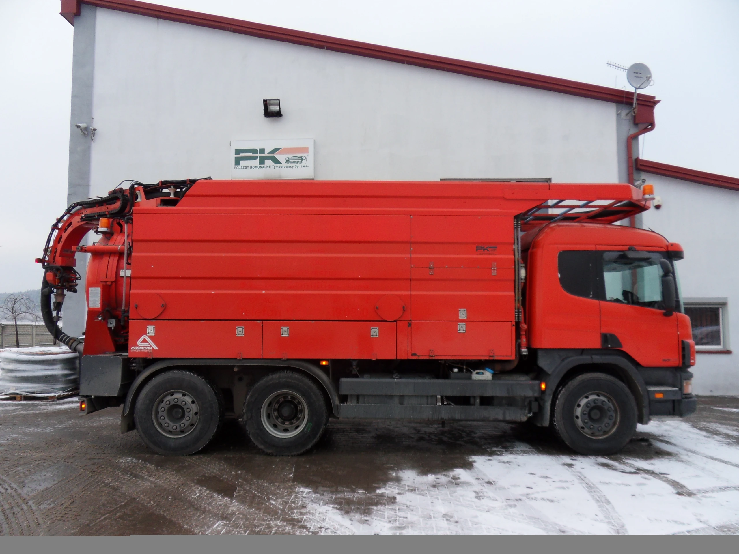 Gliwice — Pojazd z recyklingiem
Typ: Scania P400
Rok produkcji: 1997
Zabudowa: Assmann