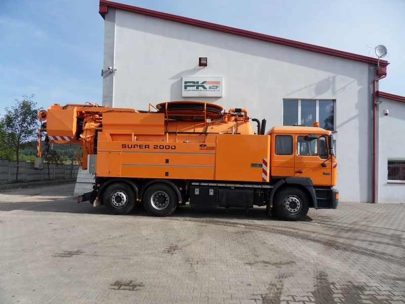 Przeworsk — Pojazd z recyklingiem
Typ: MAN 26-403
Rok produkcji: 1997
Zabudowa: Wiedemann & Reichhardt