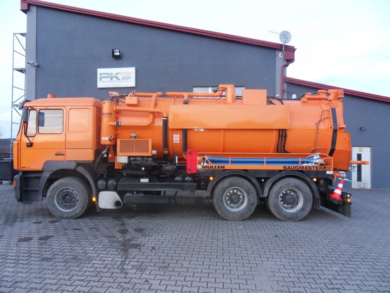 Jaworzno — Pojazd asniezacyjny z mała pompą wodną Typ:MAN 26-414 
Rok produkcji: 2001 
Zabudowa: Muller