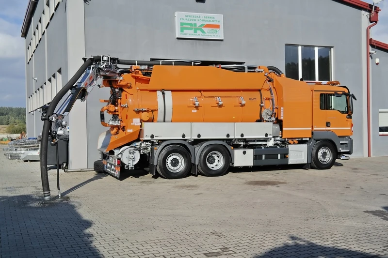 Oława — Pojazd z recyklingiem
Typ:MAN TGS 28.480
Rok produkcji: 2015 (nowy)
Zabudowa: FFG Flensburg