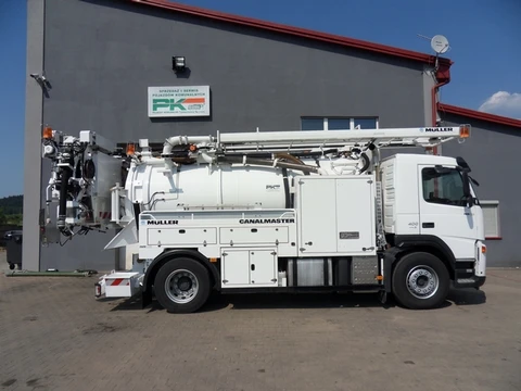 Sobótka — Pojazd dwu-funkcyjny typu kombi
Typ: VOLVO FM400
Rok produkcji: 2008
Zabudowa: Muller Umwelttechnik