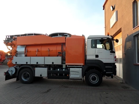 Gubin — Pojazd z recyklingiem
Typ:MAN TGS 18.440 4x4
Rok produkcji: 2015 (nowy)
Zabudowa: FFG Flensburg