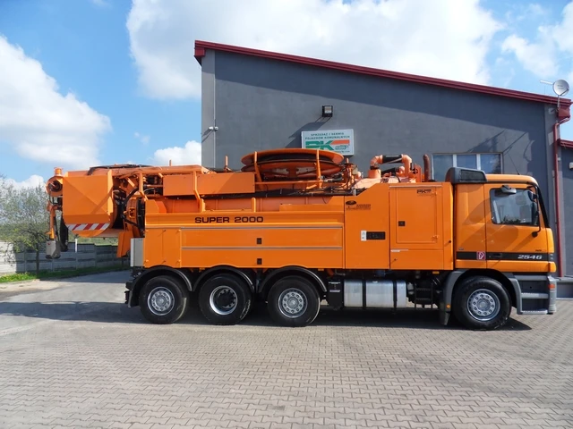 Tomaszów Mazowiecki — Pojazd z recyklingiem 
Typ: MB 2546 8x2 
Rok produkcji: 2003 
Zabudowa: Wiedemann & Reichhardt