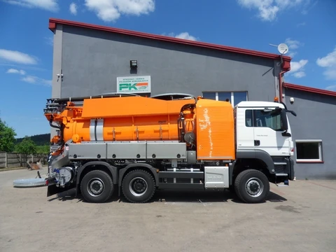 Olsztyn — Pojazd z recyklingiem
Typ:MAN TGS 28.440 6x4
Rok produkcji: 2016 (nowy)
Zabudowa: FFG Flensburg