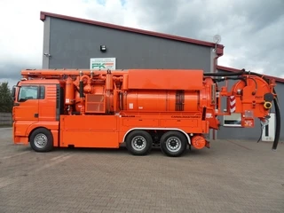 Sztum — Pojazd z recyklingiem
Typ: MAN 26.463
Rok produkcji: 2002
Zabudowa: Muller Umwelttechnik