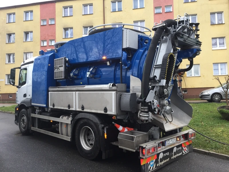 Złotoryja — Pojazd dwu-funkcyjny typu Kombi
Typ:Mercedes-Benz Antos 1843
Rok produkcji: 2017(nowy)
Zabudowa: FFG Flensburg