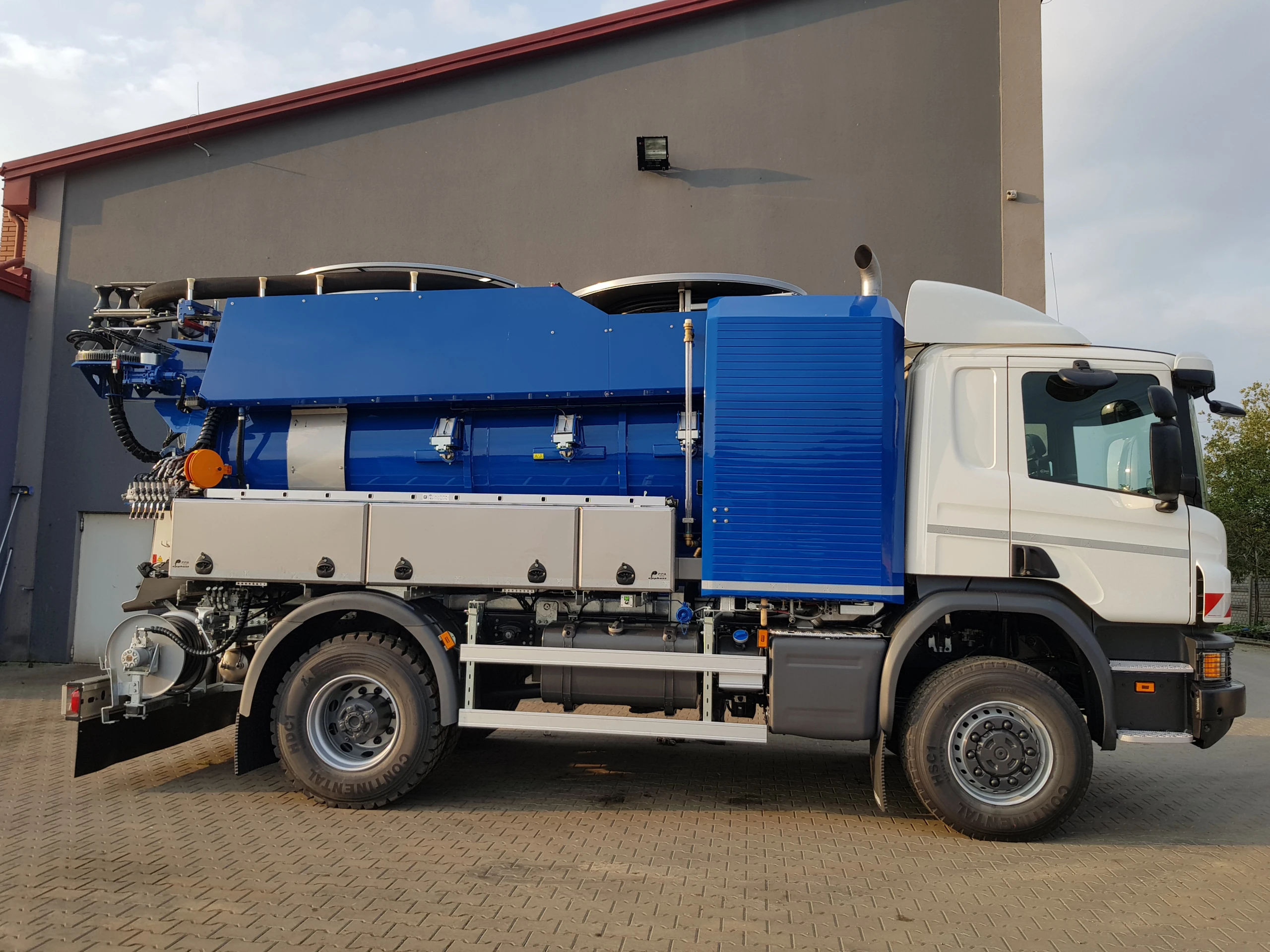 Starachowice — Pojazd dwu-funkcyjny typu Kombi
Typ:Scania P320 4x4
Rok produkcji: 2018(nowy)
Zabudowa: FFG Flensburg