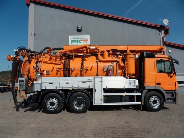 Raszyn — Pojazd z recyklingiem
Typ:Mercedes-Benz Actros 2544
Rok produkcji: 2007
Zabudowa: Kroll