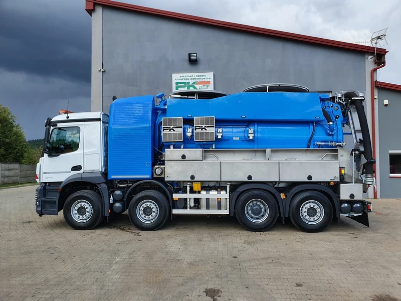 Wrocław — Pojazd dwu-funkcyjny typu Kombi
Typ:Mercedes-Benz Arocs 3243
Rok produkcji: 2019(nowy)
Zabudowa: FFG Flensburg