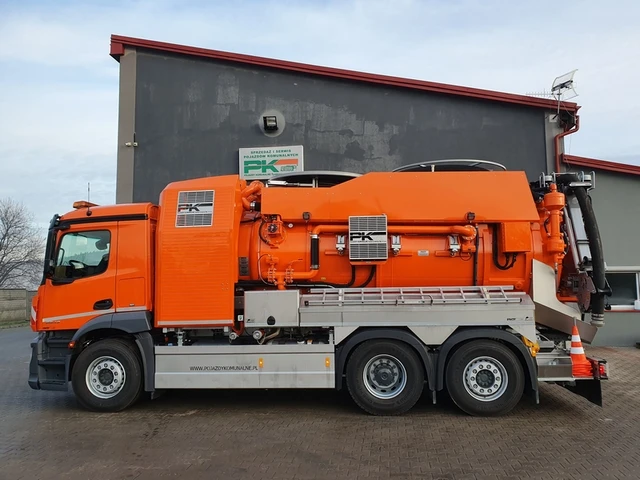 Łódź — Pojazd z recyklingiem
Typ: Mercedes-Benz Antos 2543
Rok produkcji: 2019 ( nowy )
Zabudowa: FFG Flensburg