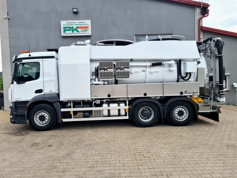 Mława — Pojazd z recyklingiem
Typ: Mercedes-Benz Actros 2543
Rok produkcji: 2020 ( nowy )
Zabudowa: FFG Flensburg