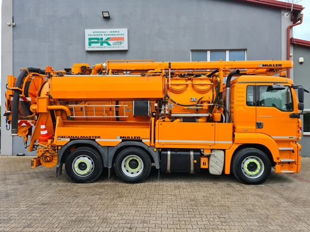 Aleksandrów Kujawski — Pojazd z recyklingiem
Typ: MAN TGA 26.410
Rok produkcji: 2004
Zabudowa: Muller Umwelttechnik