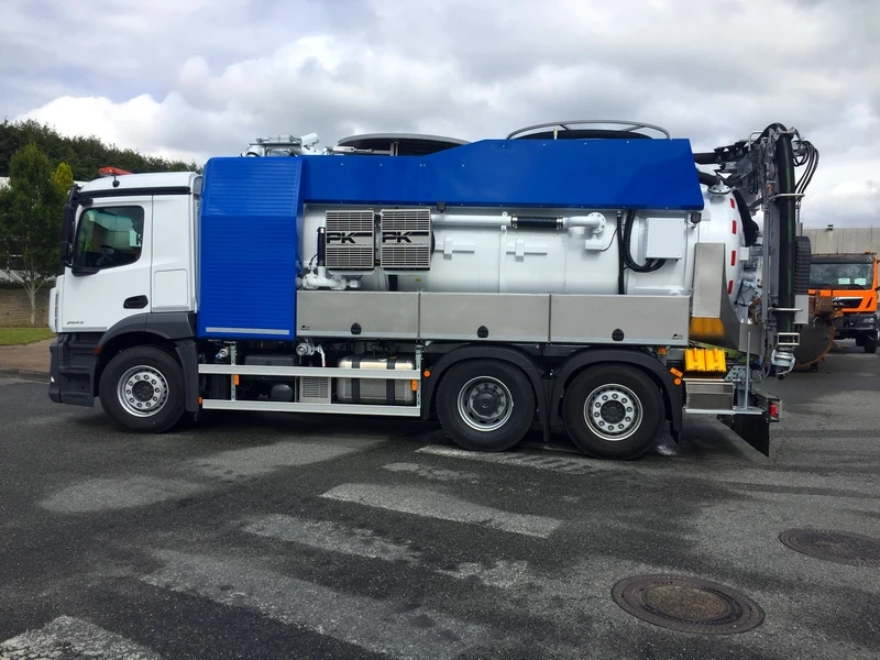 Rewal — Pojazd z recyklingiem
Typ: Mercedes-Benz Actros 2543
Rok produkcji: 2020 ( nowy )
Zabudowa: FFG Flensburg