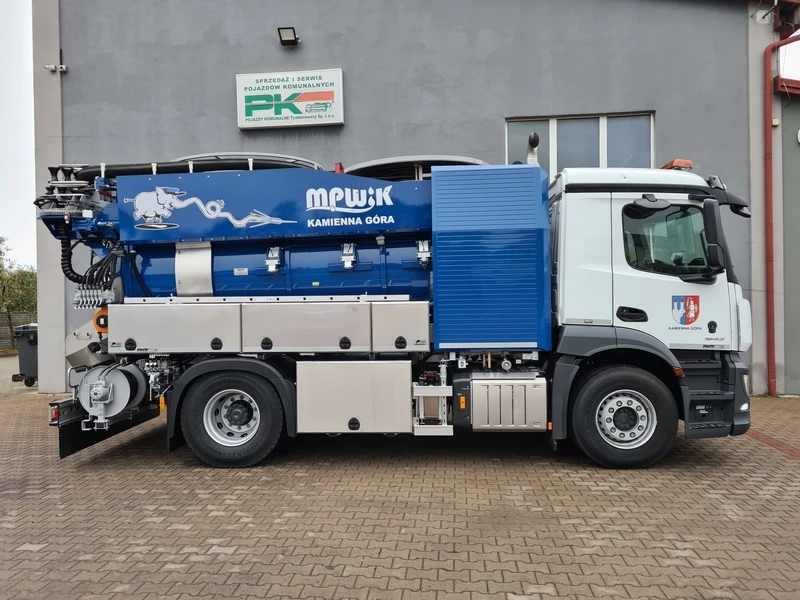 Kamienna Góra — Pojazd dwu-funkcyjny typu Kombi
Typ:Mercedes-Benz Actros 1843
Rok produkcji: 2020(nowy)
Zabudowa: FFG Flensburg