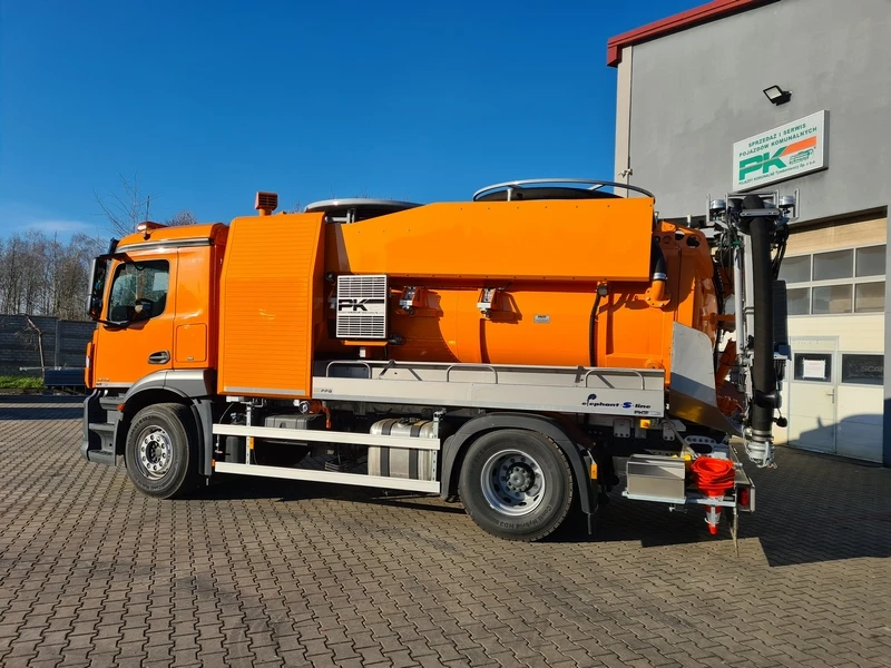 Jarosław — Pojazd dwu-funkcyjny typu Kombi
Typ:Mercedes-Benz Actros 1843
Rok produkcji: 2020(nowy)
Zabudowa: FFG Flensburg