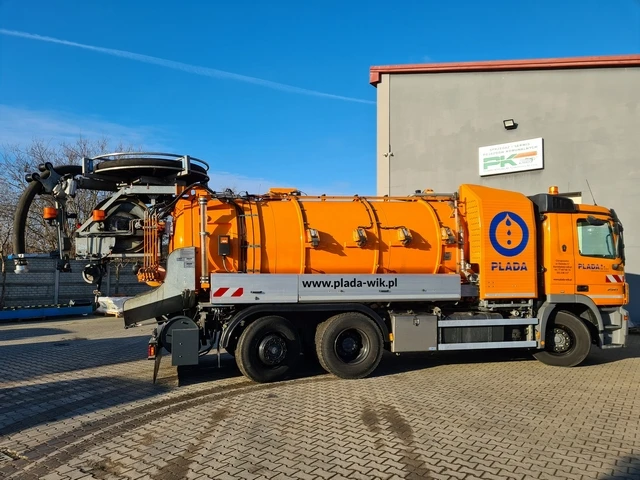 Chrząstowice — Pojazd dwu-funkcyjny typu Kombi
Typ:Mercedes-Benz 2541
Rok produkcji: 2004
Zabudowa: FFG Flensburg