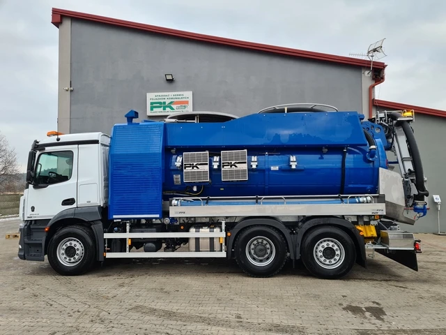 Biała Podlaska — Pojazd dwu-funkcyjny typu Kombi
Typ:Mercedes-Benz Actros 2543
Rok produkcji: 2020(nowy)
Zabudowa: FFG Flensburg