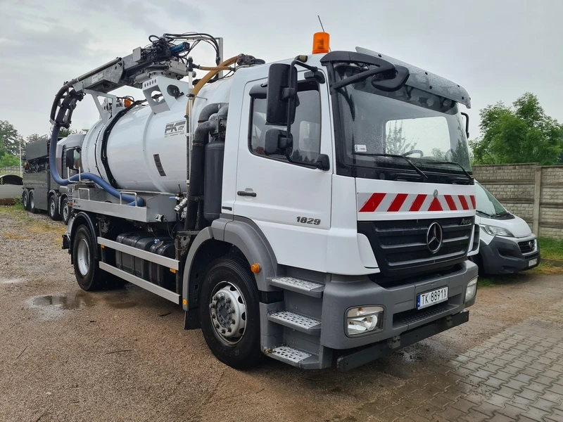 Nowogard — Pojazd asenizacyjny z mała pompą wodną Typ:MB Axor 1829
Rok produkcji: 2008
Zabudowa: FFG Umwelttechnik