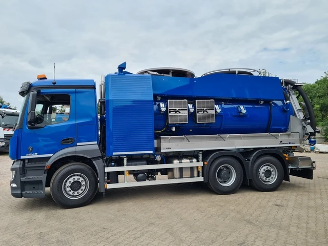 Chorzów — Pojazd dwu-funkcyjny typu Kombi
Typ:Mercedes-Benz Actros 2543
Rok produkcji: 2021(nowy)
Zabudowa: FFG Umwelttechnik