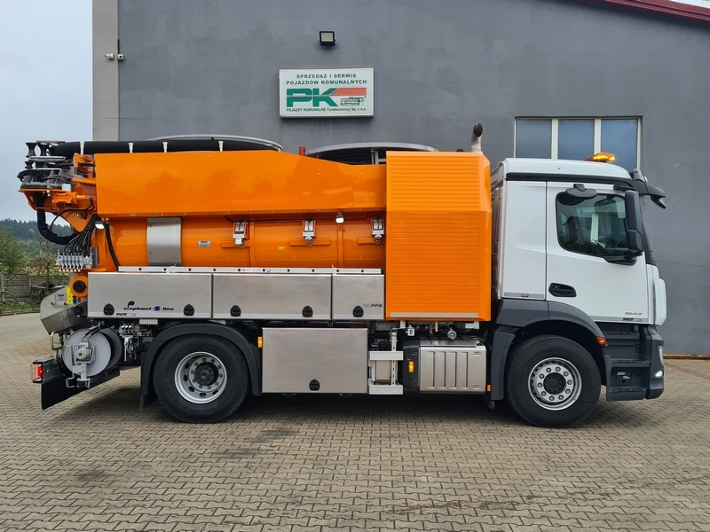 Łuków — Pojazd dwu-funkcyjny typu Kombi
Typ:Mercedes-Benz Actros 1843
Rok produkcji: 2021(nowy)
Zabudowa: FFG Umwelttechnik