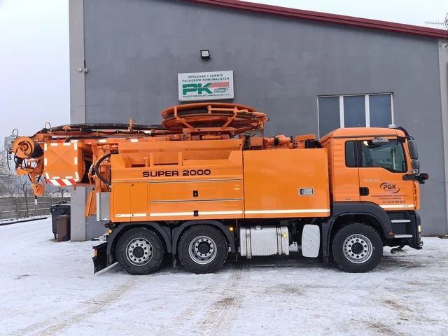 Przeworsk — Pojazd z recyklingiem
Typ: MAN TGA 26-430
Rok produkcji: 2006
Zabudowa: Wiedemann enviro