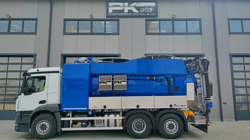 Opoczno — Pojazd z recyklingiem
Typ: Mercedes-Benz Actros 2543
Rok produkcji: 2021 ( nowy )
Zabudowa: FFG Umwelttechnik