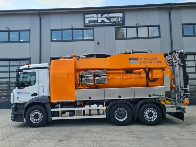 Zielona Góra — Pojazd z recyklingiem
Typ: Mercedes-Benz Actros 2543
Rok produkcji: 2021 ( nowy )
Zabudowa: FFG Umwelttechnik