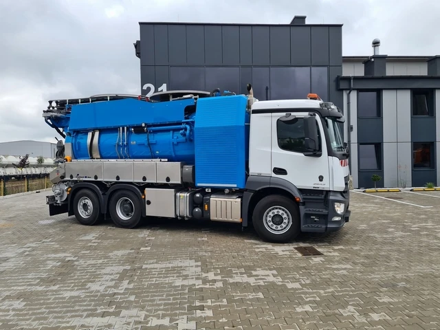 Wieliczka — Pojazd z recyklingiem
Typ: Mercedes-Benz Actros 2543
Rok produkcji: 2020 ( nowy )
Zabudowa: FFG Umwelttechnik