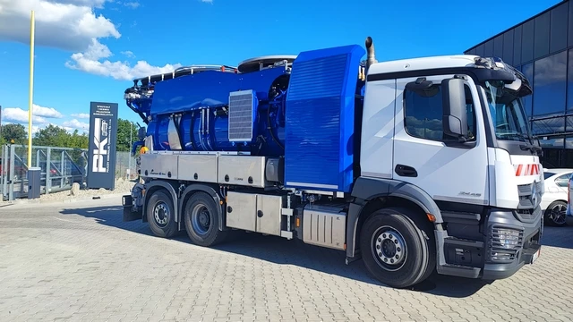 Tychy — Pojazd z recyklingiem
Typ: Mercedes-Benz Actros 2543
Rok produkcji: 2022 ( nowy )
Zabudowa: FFG Umwelttechnik