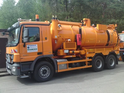 Gdańsk — Pojazd asenizacyjny z mała pompą wodną i ADR Typ: MB2641 Rok produkcji: 2009 Zabudowa: Muller
