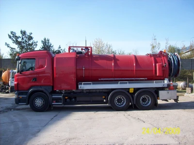 Piaseczno — Pojazd asenizacyjny z mała pompą wodną i ADR Typ pojazdu: Scania Rok produkcji: 2009 Zabudowa: FFG.