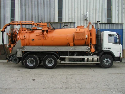 Bytom — Pojazd dwu-funkcyjny typu Kombi Typ: Volvo FM10 360 Rok produkcji: 2002 Zabudowa: Kutschke