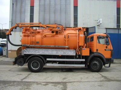 Gdańsk — Pojazd asenizacyjny z mała pompą wodną Typ:MB1824 Rok produkcji: 1995 Zabudowa: Kutschke