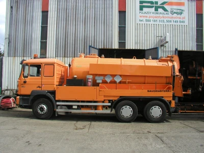 Warszawa — Pojazd asenizacyjny z mała pompą wodną Typ: MAN 27-414 Rok produkcji: 2000 Zabudowa: Müller
