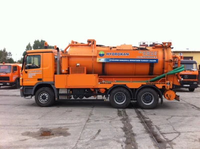 Gdańsk — Pojazd asniezacyjny z mała pompą wodną Typ:MB 2641 Rok produkcji: 2004 Zabudow: Muller
